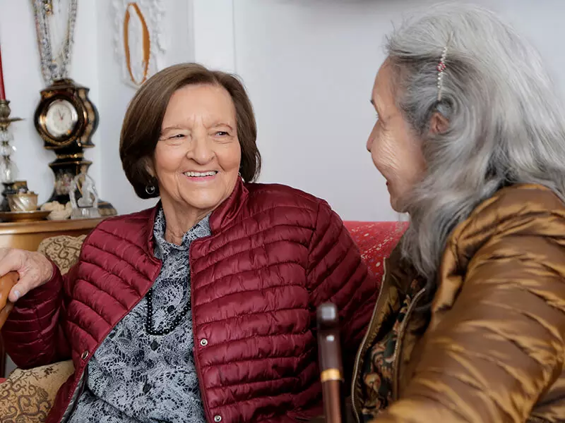 Conversación entre residentes de El Almendral
